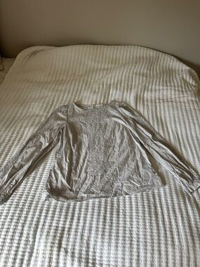Like New GAP Eyelet Lace Puff Sleeve Top Lavender Grey - Women’s XS